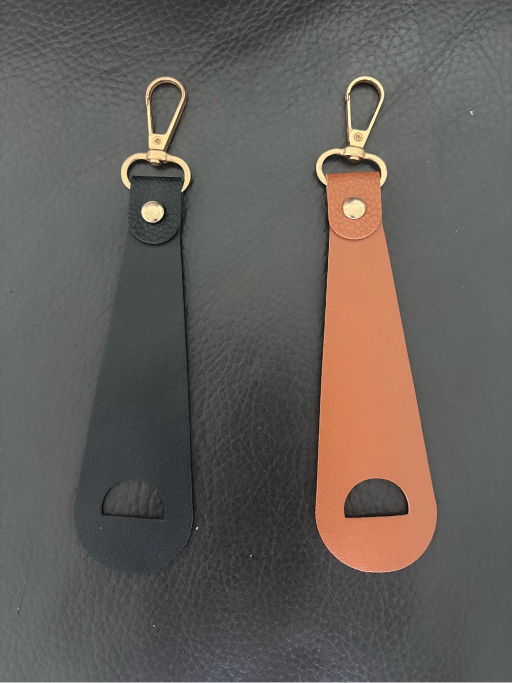 Random Set of 2 Faux Leather Portable Multifunctional Clip Hook